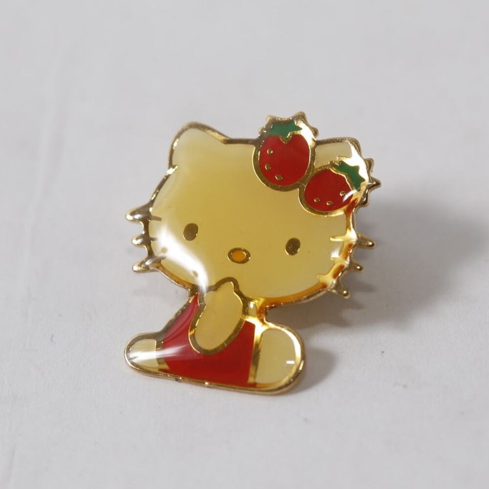 Japan Exclusive 1997 Sanrio Hello Kitty Sweet Strawberry Pin Badge ~ 260917-WH